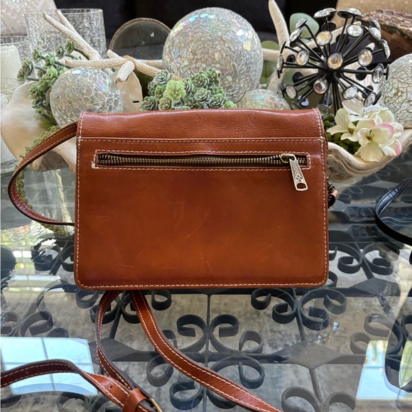 Patricia Nash Lanza leather purse w zipper pockets and crossbody closure - Picture 3 of 5